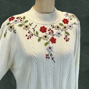 VINTAGE woodland wildflower embroidered cable knit sweater floral flower cottage
